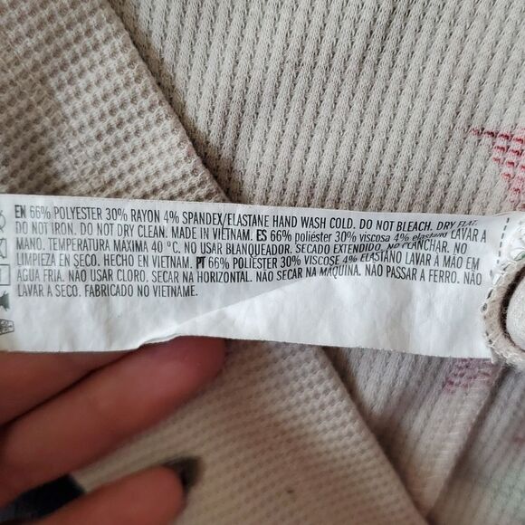 Forever 21 Poinsettia Thermal Crop - Picture 8 of 8